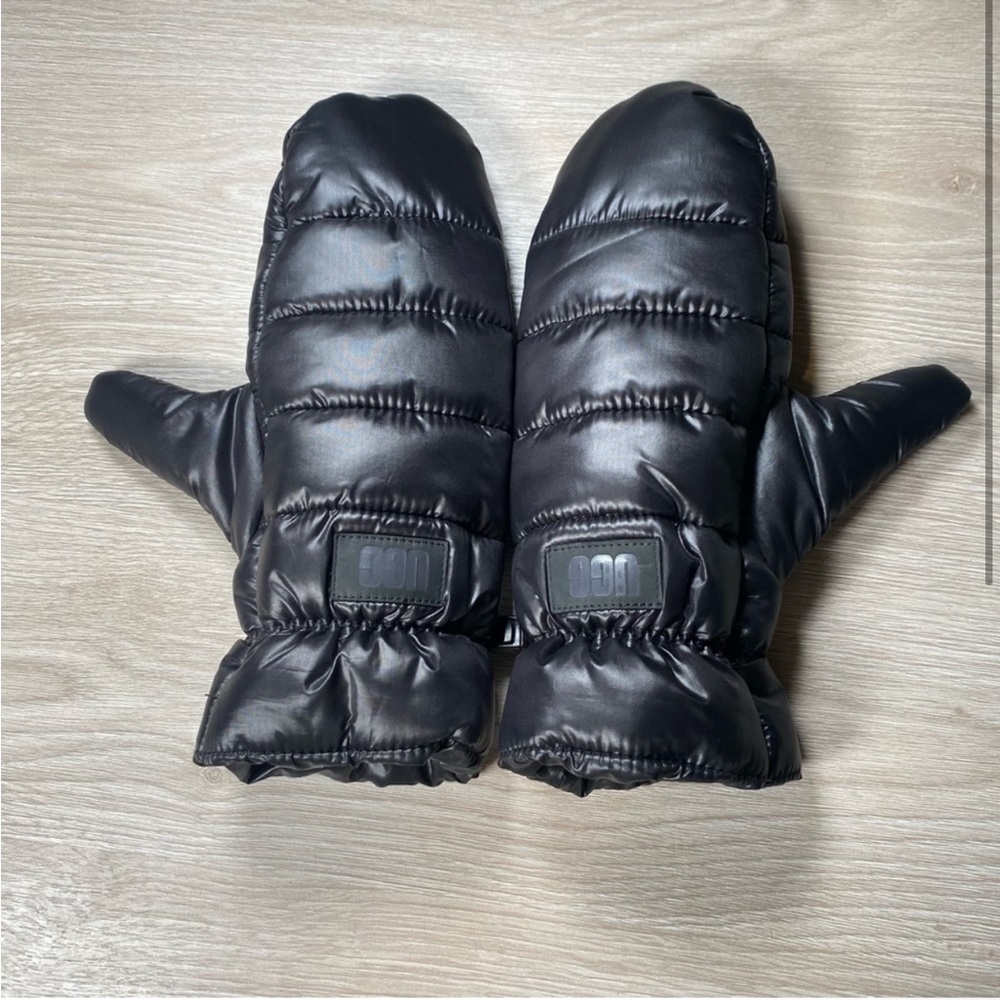 UGG Women’s Puff Yeah All Weather Mittens Black Size Large/X Large